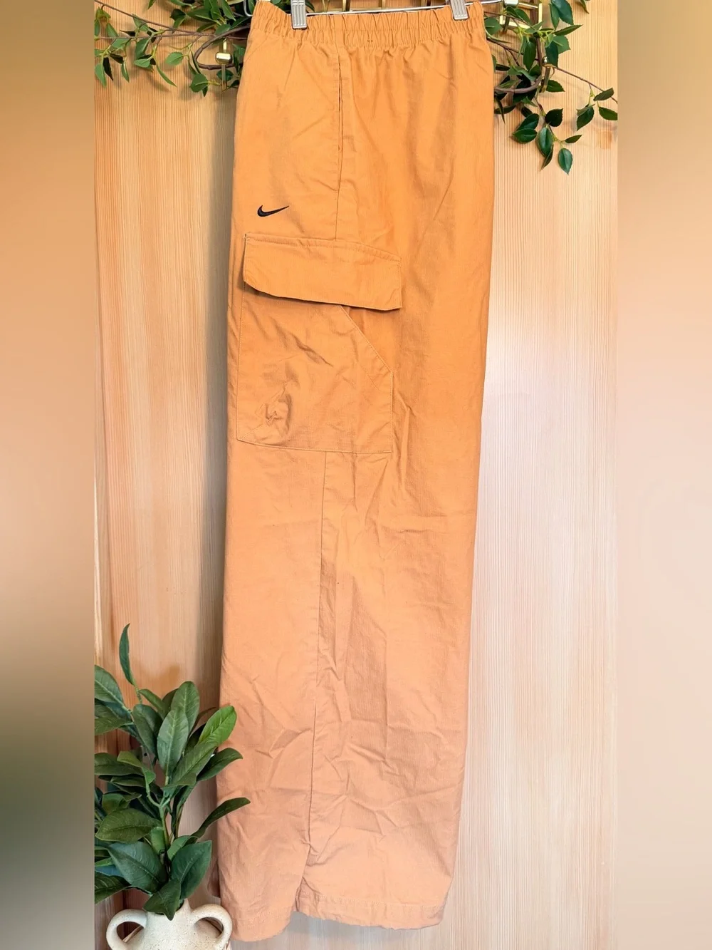 Nike Cargo Pants Large Tan Khaki Utility Cargo Pocket Straight Leg Pants - Picture 2 of 4